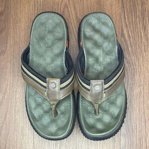 🔥🔥🔥Buckaroo Men's Olive and Black Flip-Flops Size: 9🔥🔥🔥